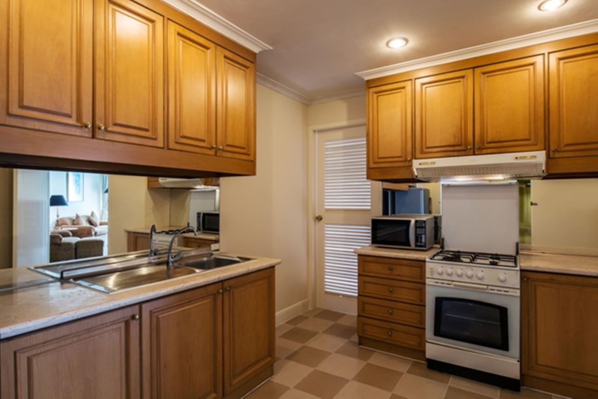 Batavia Hotel & Serviced Apartments Τζακάρτα Εξωτερικό φωτογραφία