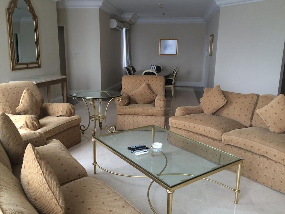 Batavia Hotel & Serviced Apartments Τζακάρτα Εξωτερικό φωτογραφία